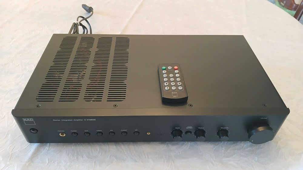 Продавам стерео усилвател NAD C316 BEE V2