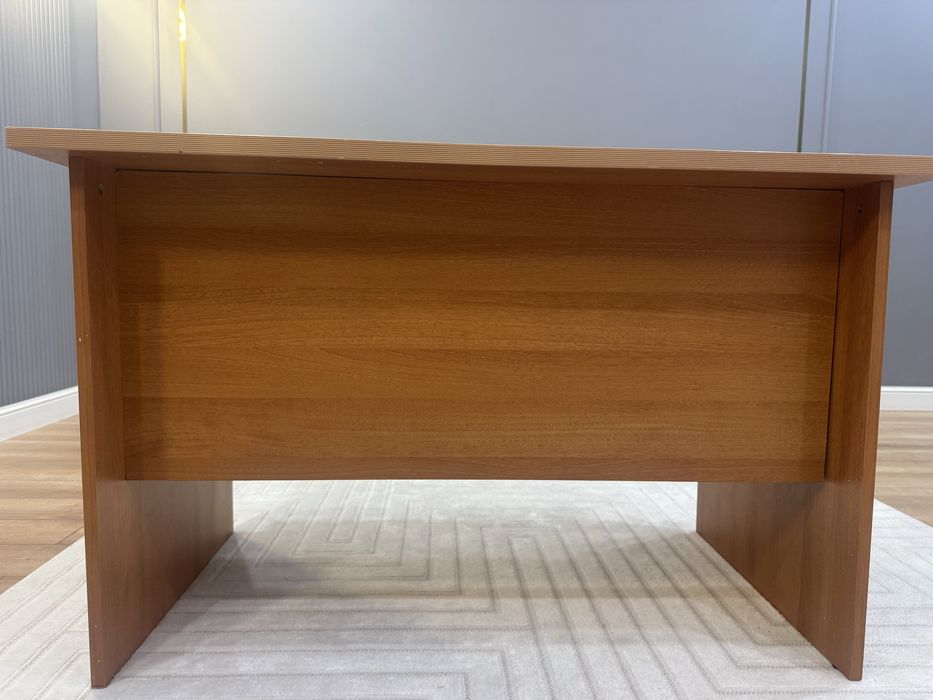 Стол деревянный