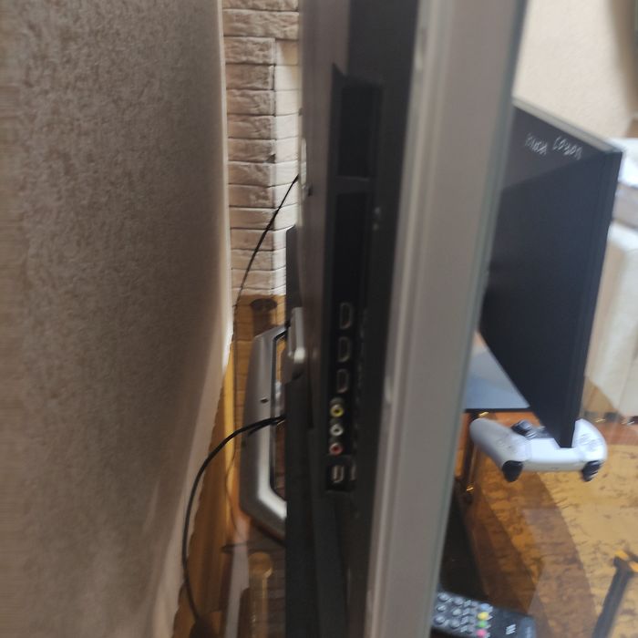 Продам телевизор TCL