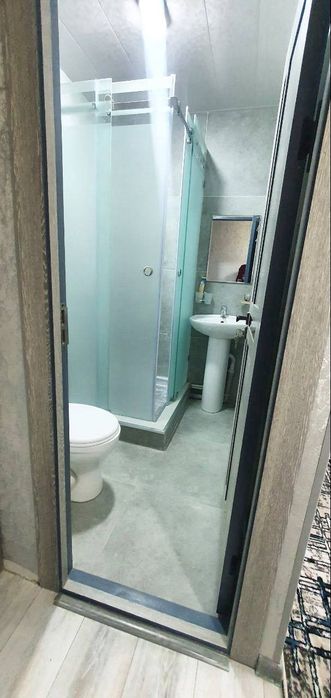 Кунлик квартира ижарага берилади. Хамма шароитлари бор