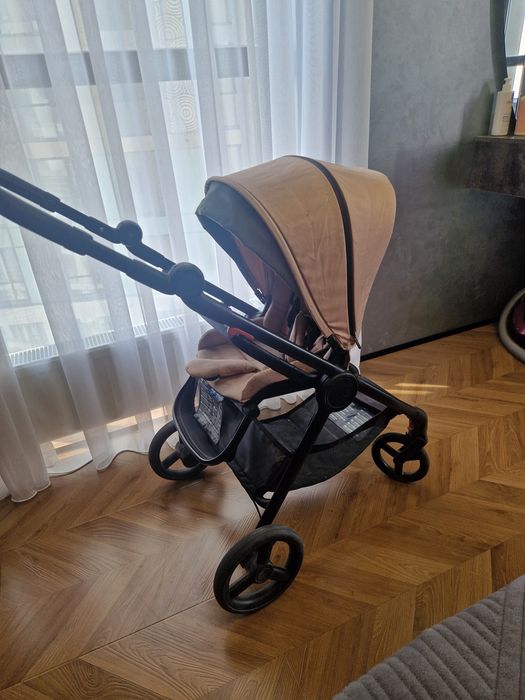 Продам коляску 3 в 1