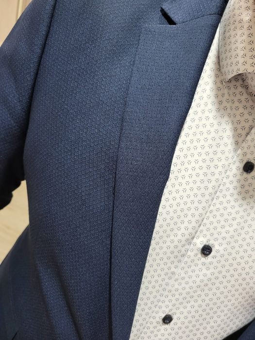 Продам костюм новый