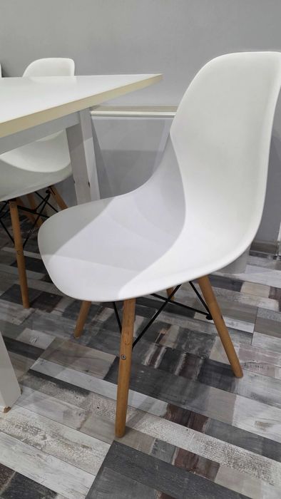 Маса със столове