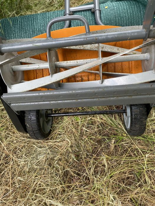 Masina manuala de tuns iarba Fiskars