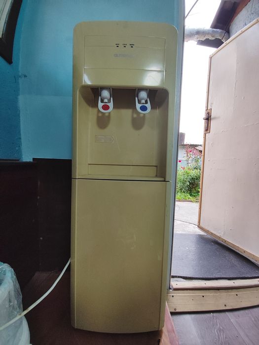 Продам диспенсер для воды