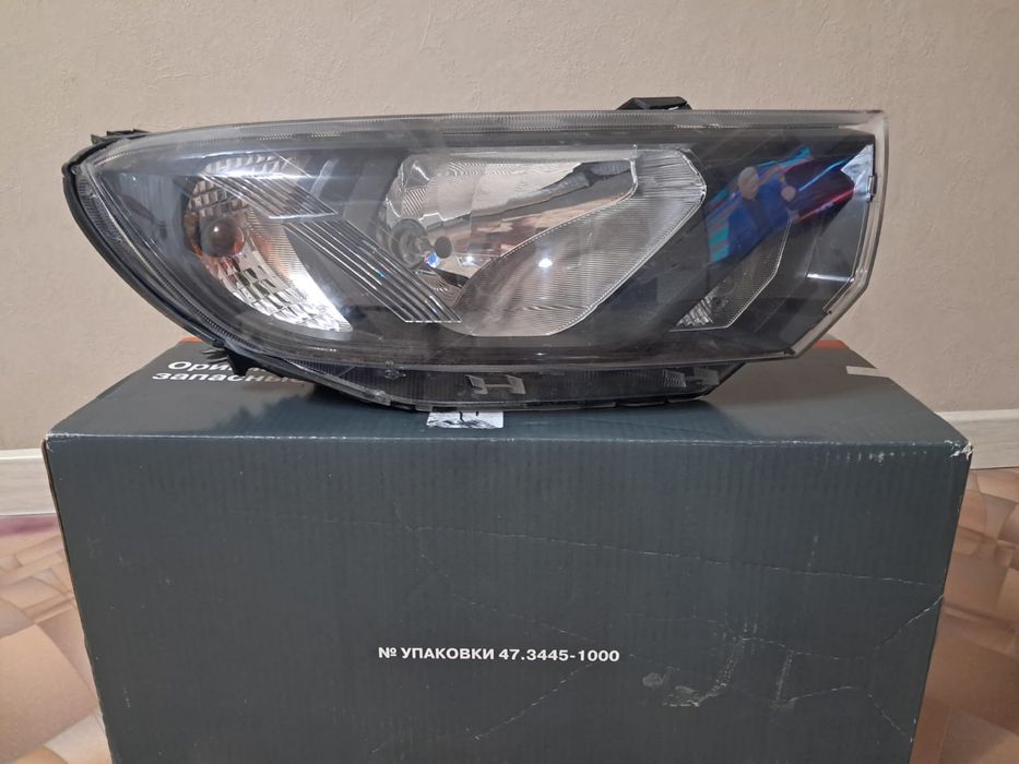 Продам праву фару