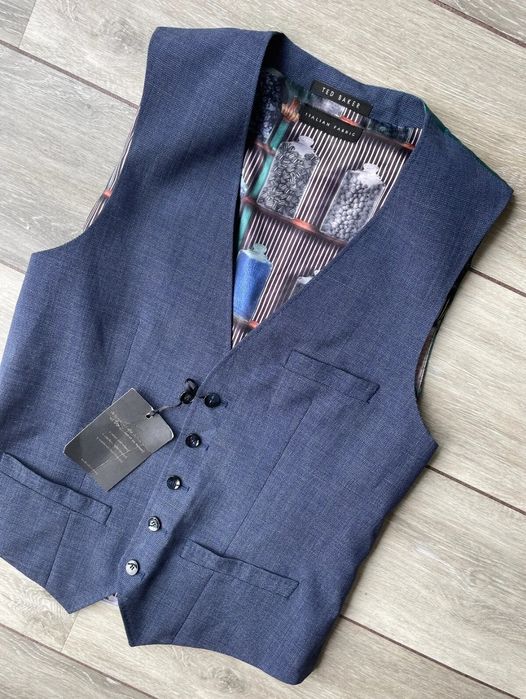 Продавам елек Ted Baker Infra