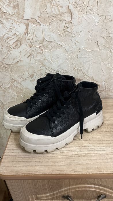 Продам обувь  женскую