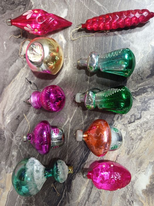 Продам советские елочные игрушки СССР шары и другие по 30000  за штуку