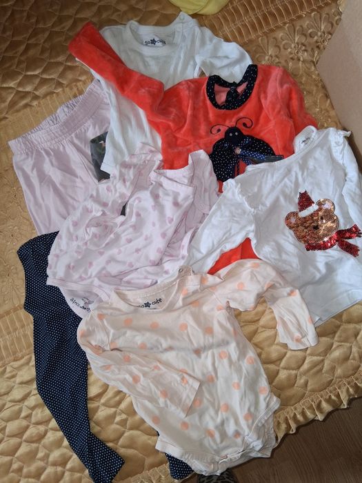 Cutie cu haine bebe fetita marimea 74 80