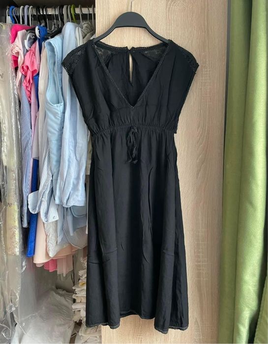 Vand doua rochii negre S