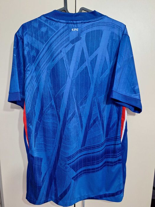 Домакински екип (футболна тениска) на Челси сезон 25/26