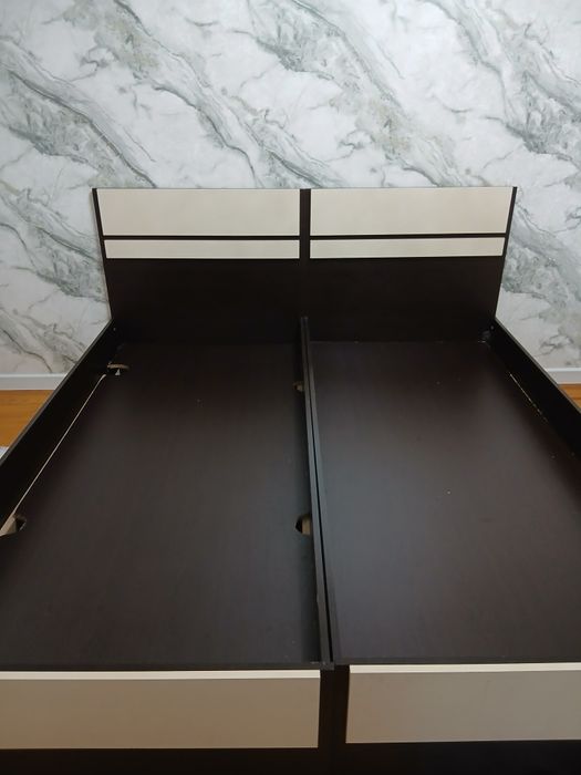 Продаётся кровать и матрасы