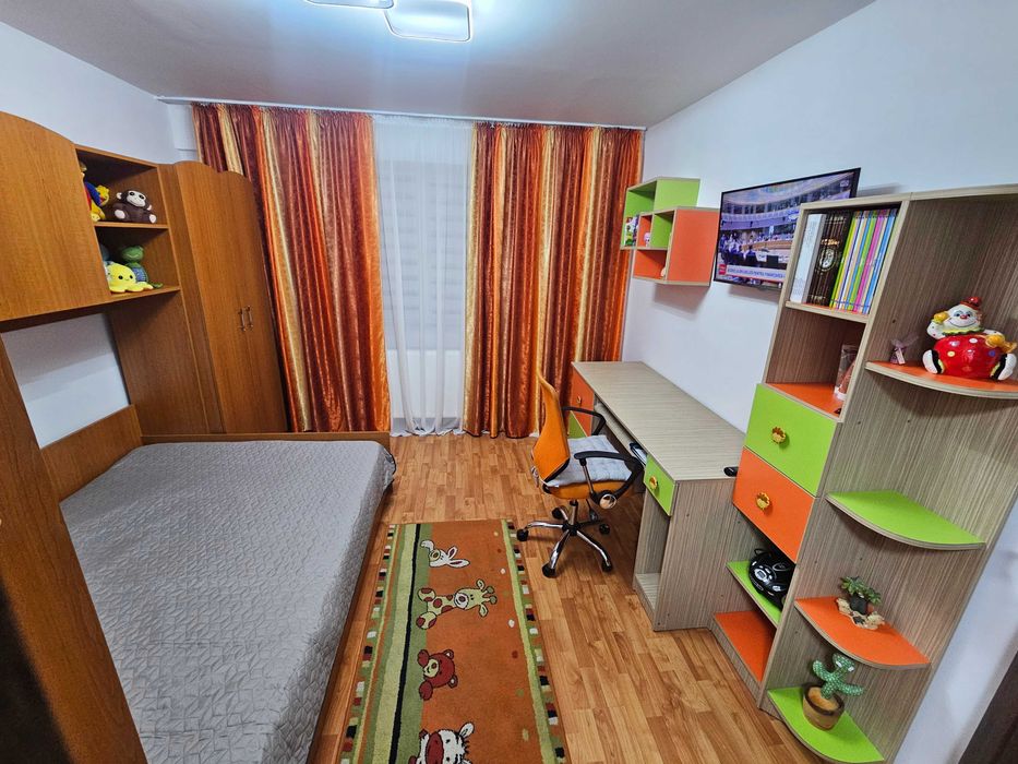 Închiriez apartament 3 camere, ultracentral, recent renovat si mobilat