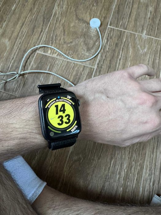 Apple Watch 5 44MM  Nike/Black