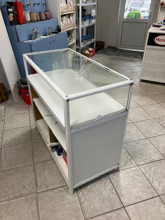 Стъклени витрини за магазин