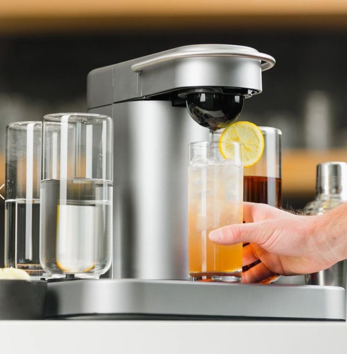 Cocktail maker bartesian