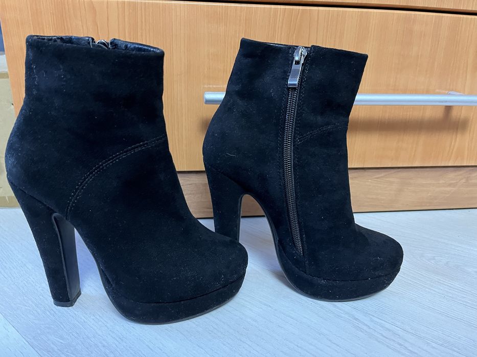 Продам в отличном состояние, новые.