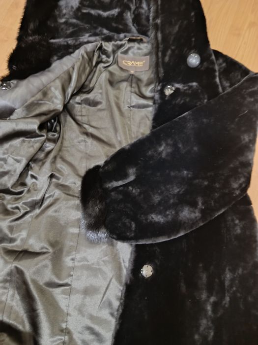 Продам женскую шубу