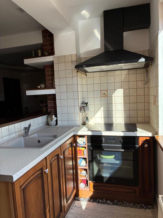 Vând apartament 4 camere centru civic etaj 1