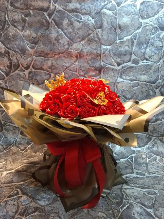 Букеты из атласных роз