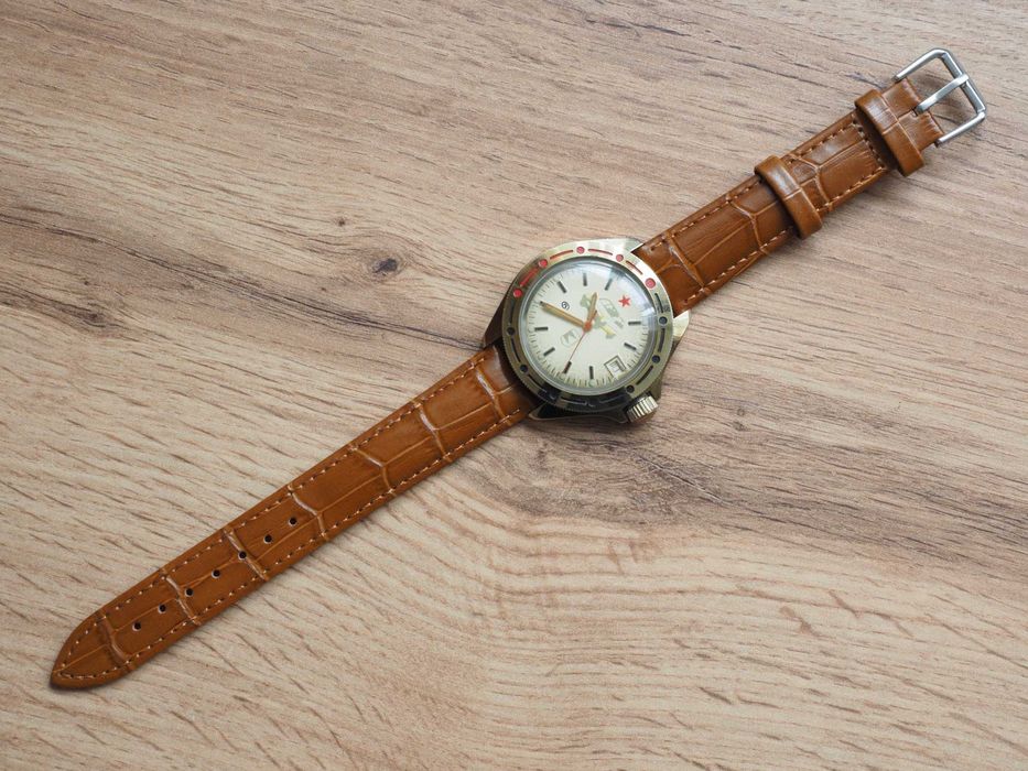 Ceas sovietic mecanic Vostok ZAZ Tavria, funcțional, rezistent la apă