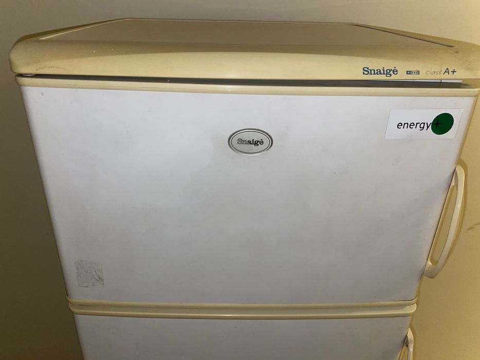 Продавам хладилник SNAIGE с камера