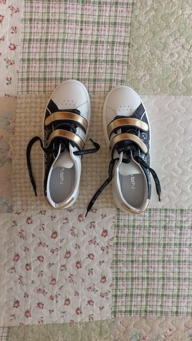 Дамски черно-бели арт сникърси