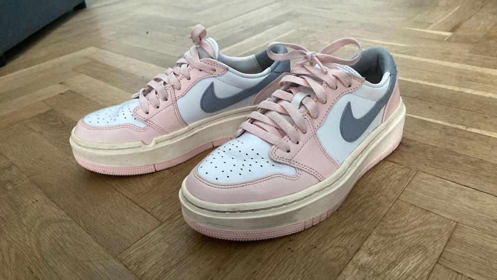 Nike обувки розови