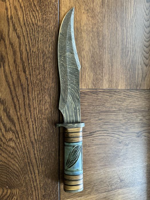 Vand cutit cu lama de otel Damasc