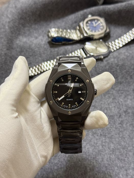 Часы Casio, Hublot, Patek