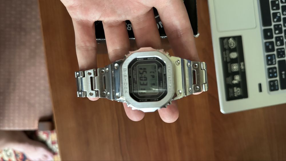 Продам часы Casio GMW-B5000D-1E