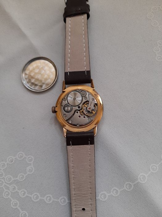 Ceas Raketa funcțional