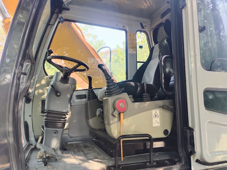 Экскаватор HYUNDAI 200 W 7 сотилади!