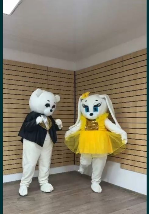 Продам костюмы новые