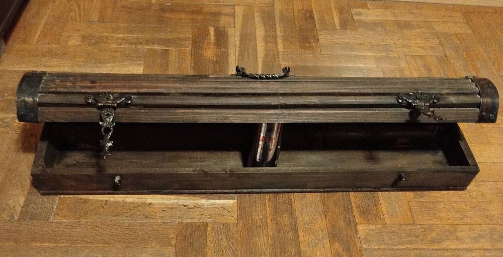 Дървен сандък/кутия с метален обков