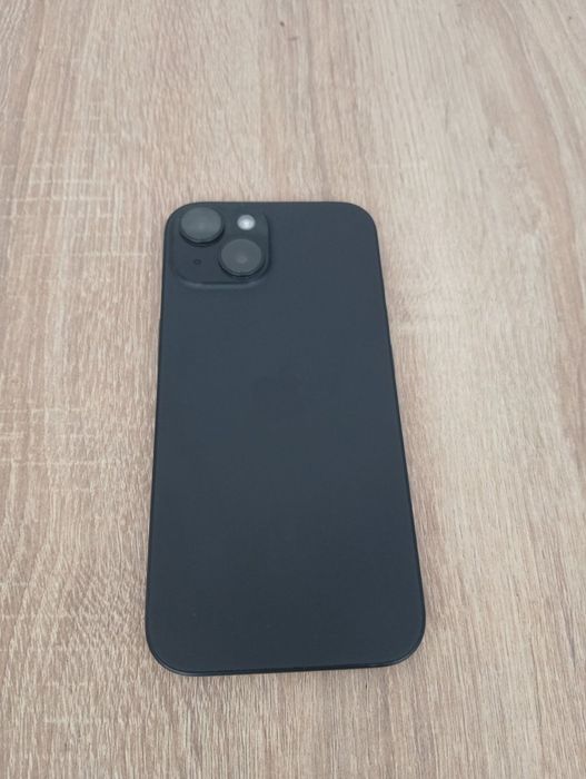 Черен iPhone 15