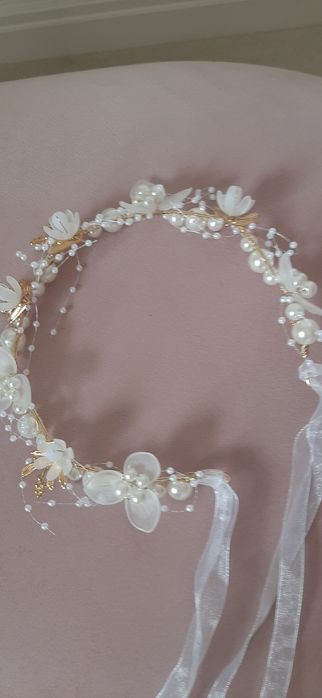 Cordeluta eleganta alba.