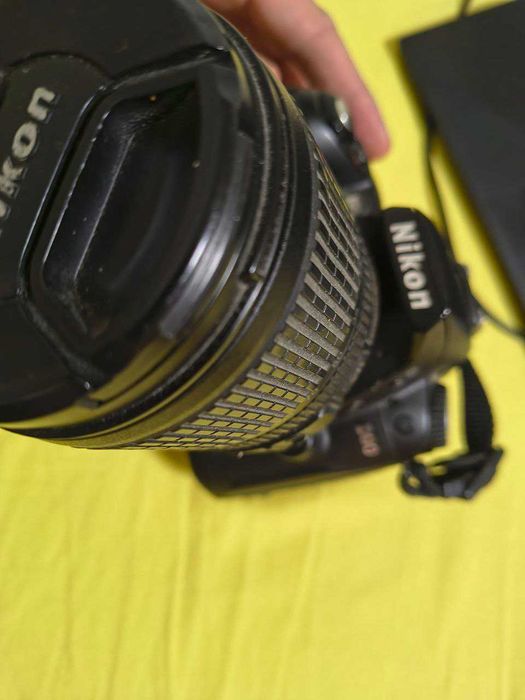 Aparat foto DSLR Nikon D90 cu obiectiv Nikkor 18-105mm