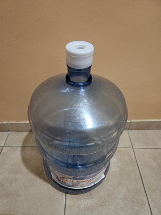 Бутыль для воды,целая