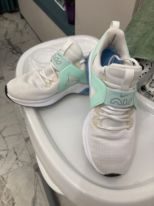 Дамски маратонки Nike