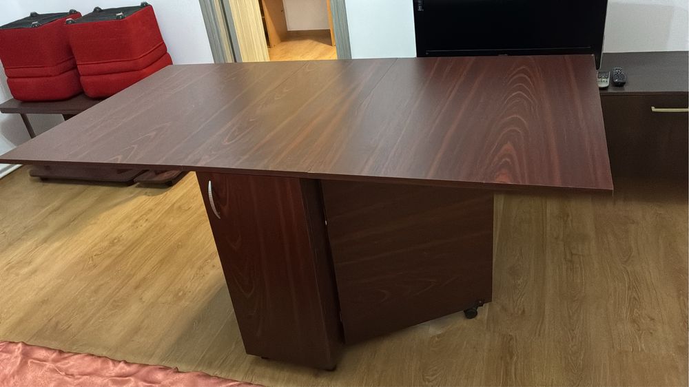 Vand masa pliabila cu separeu 180/100 mahon pret 350 lei