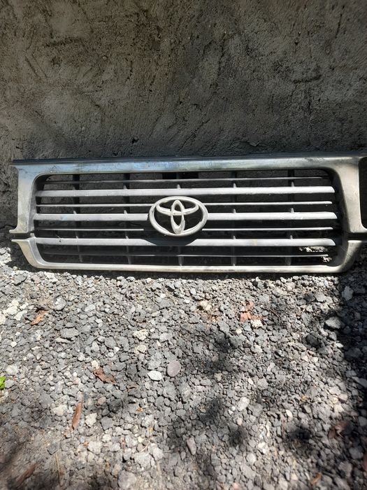 Решетки на авто   тойта и мерседес