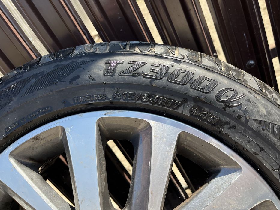 Vamd roti  aliaj cu anvelope de vara originale Peugeot 215/55/R17
