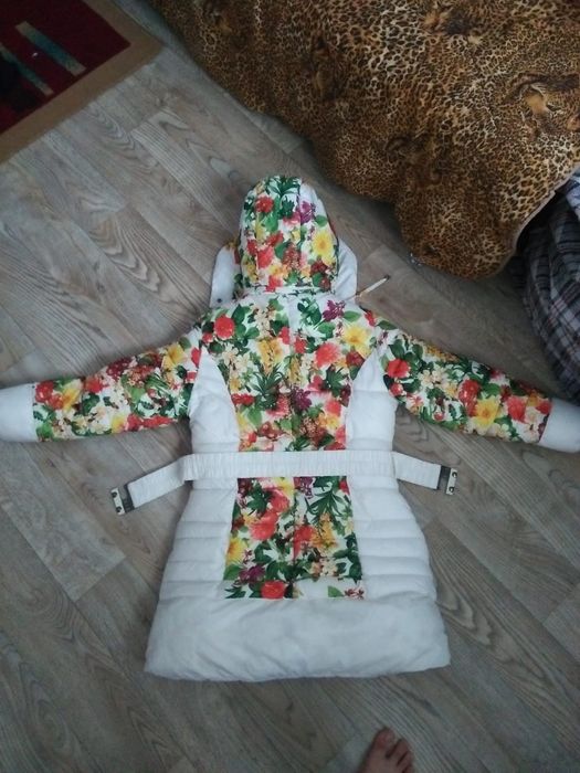 Продам зимний пуховик на девочку