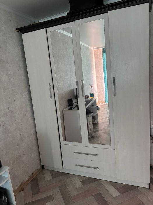 Шкаф для одежд с зеркалом