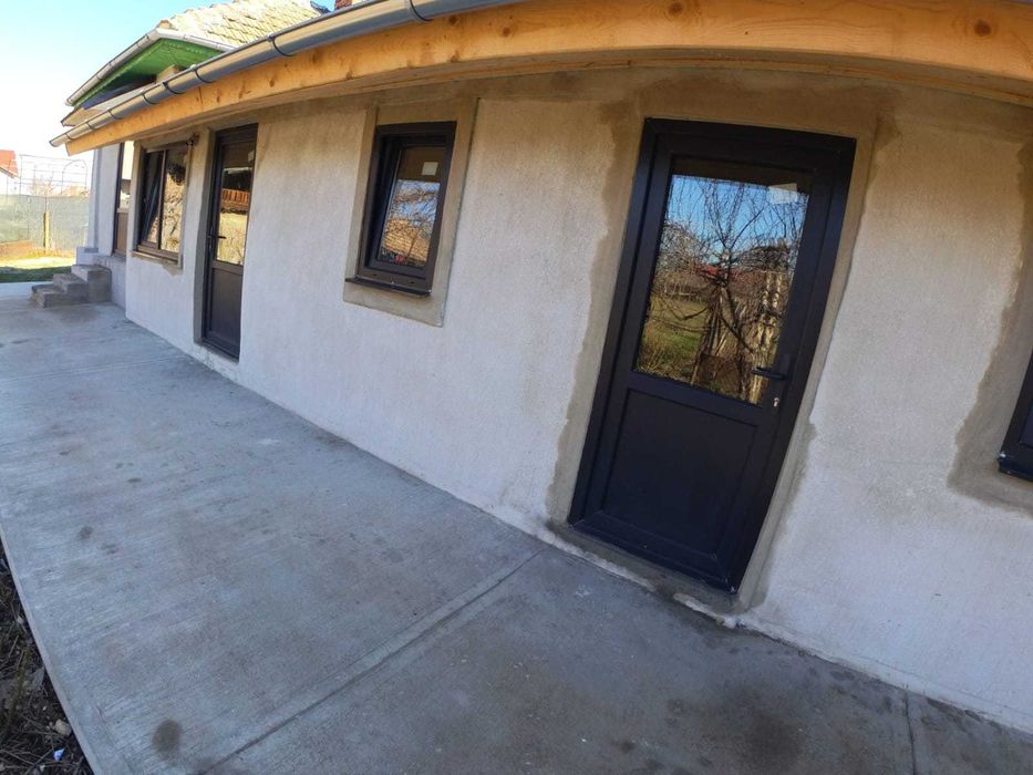 Casa la pret de apartament 4 camere, teren 1770 mp, renovată