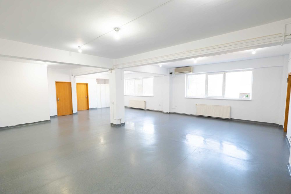 Cladire 510 mp utili, curte 500 mp, 7 locuri parcare