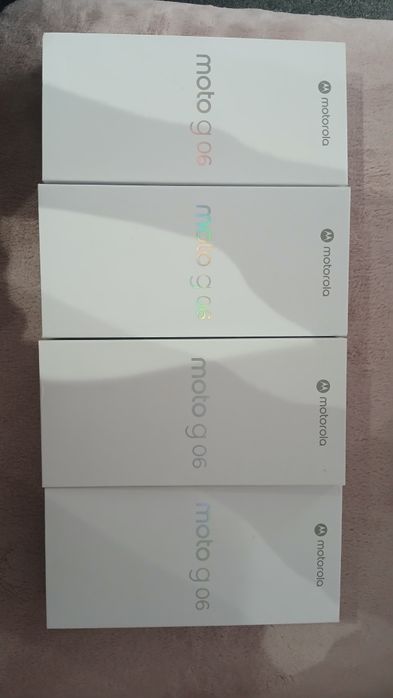 Vand 4 telefoane moto g06 noi