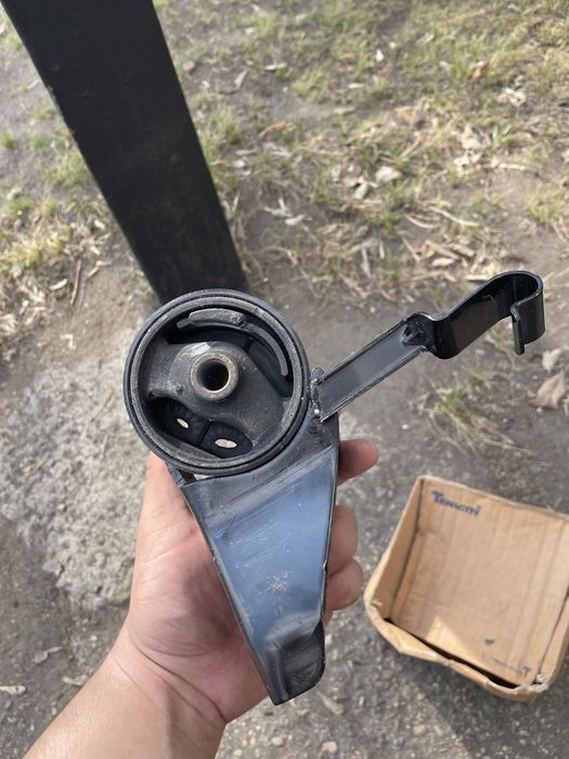 Подушка двигателя mazda premacy